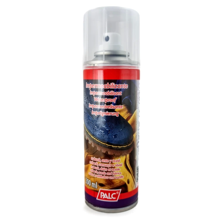 PALC Impregnat w sprayu 200 ml zabezpiecza buty, skóry i tekstylia przed deszczem, wilgocią oraz zabrudzeniami. Tworzy ochronną warstwę hydrofobową, która pomaga dłużej utrzymać obuwie i odzież w dobrym stanie.