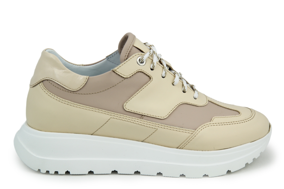  PÓŁBUTY TYPU SNEAKERS